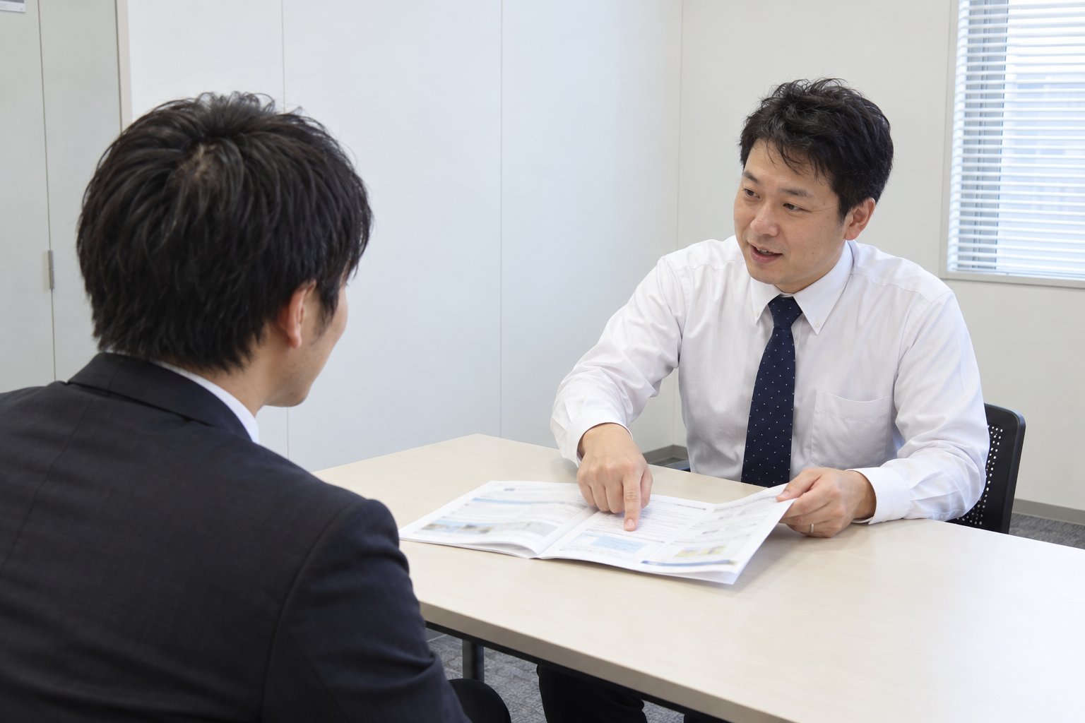 入社書類の説明・制服の採寸